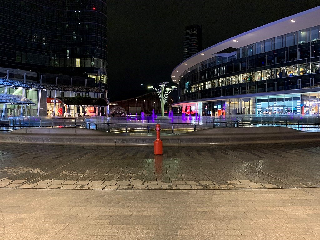 Fontana Gae Aulenti milano