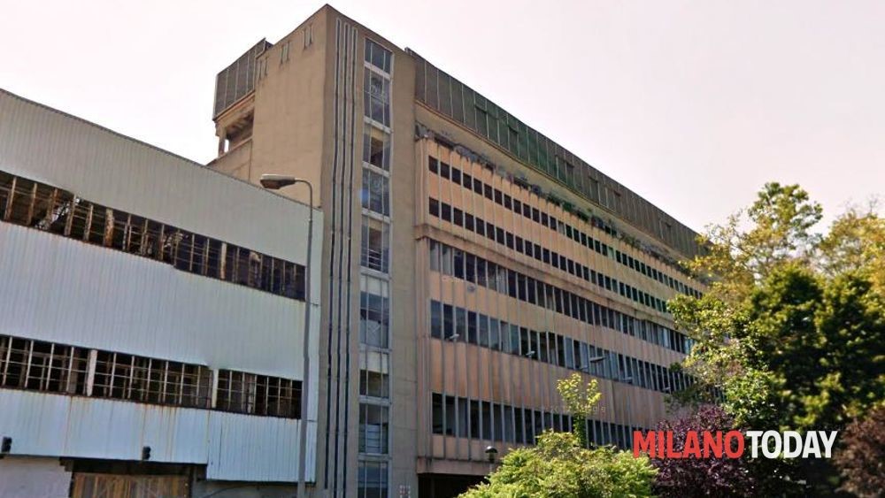 Piazzale Lugano n. 21 - Demolizione completa edificio industriale (Mi)
